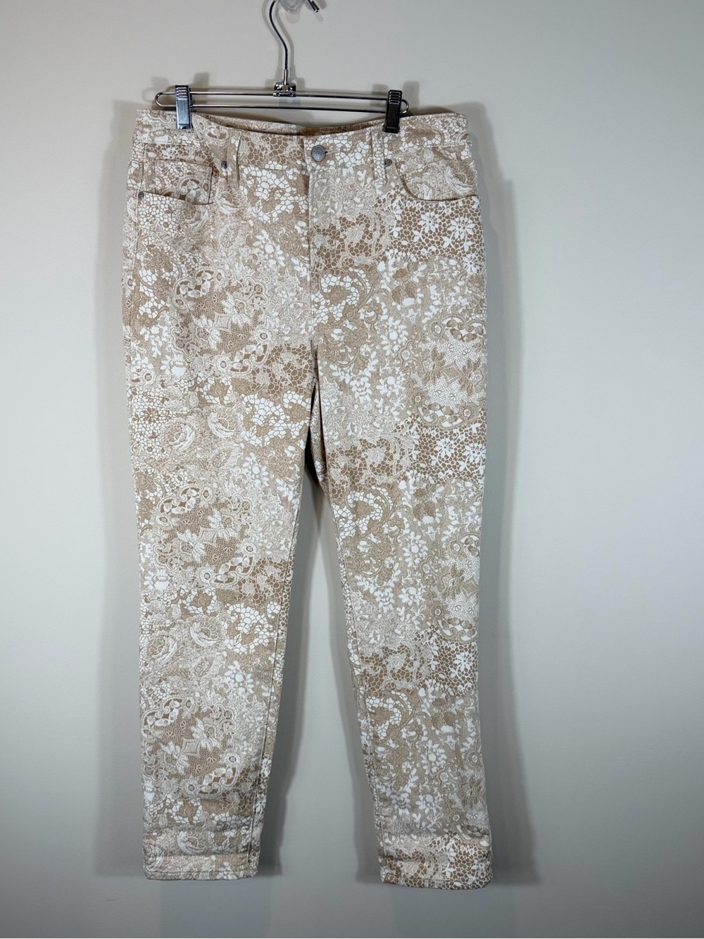 Chico's Beige & White So Slimming Ankle Jeans 6R